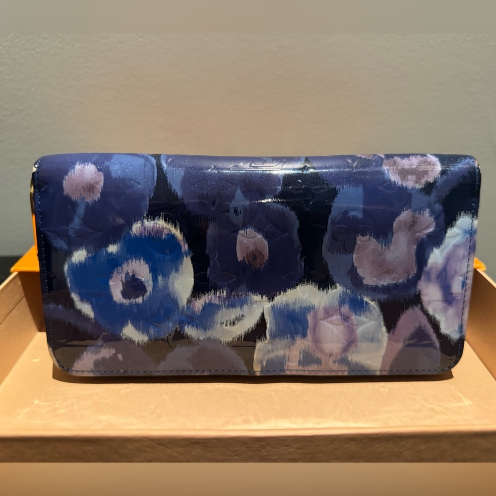 Louis Vuitton blue monogram Vernis wallet in excellent condition.